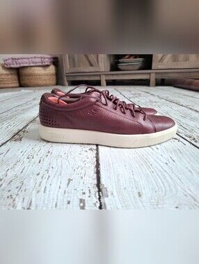 MOZO Women’s Leather Sneakers - Burgundy